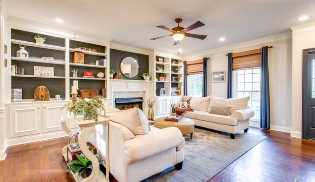 Ultimate family home, basketball game & backyard