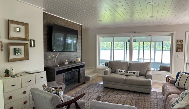 Ultimate Family Lake Retreat w/Swim Slide, Sandy bottom, and Bar/TV Lounge