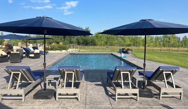 Ultimate Family Retreat: Resort-Style Living, Lake & Mountain Views, Sleeps 20+