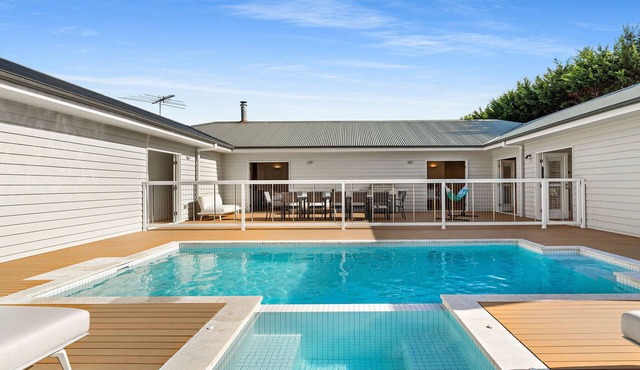 Ultimate family retreat, on the Portsea/Sorrento border, (sleeps 15/16)
