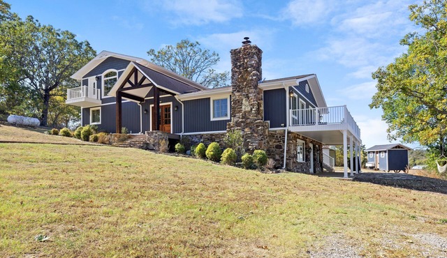 Ultimate Family Riverfront Retreat: 5-Bedroom Retreat -sleeps 15