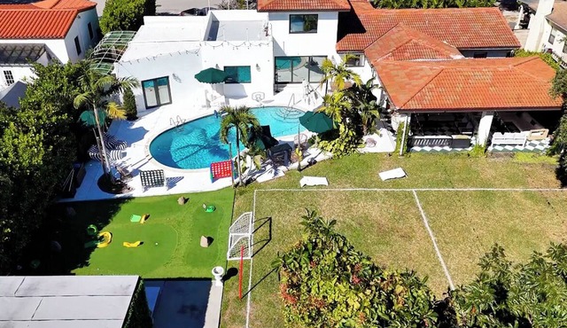 Ultimate FIFA Villa W/Soccer Field, Pool, Sauna, Games & Concierge Services!