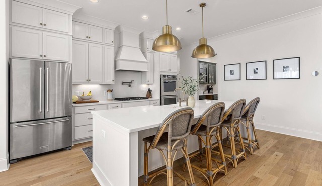 Ultimate Game Day House! Outdoor Grill 🍔 65” Smart Tv 🐅 King Suite 🚲 Peloton