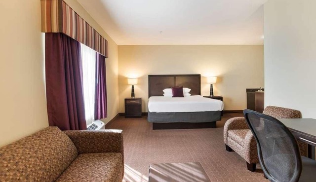 Ultimate Getaway at Knights Inn Bunkie! Pool, Free Breakfast, Free Parking