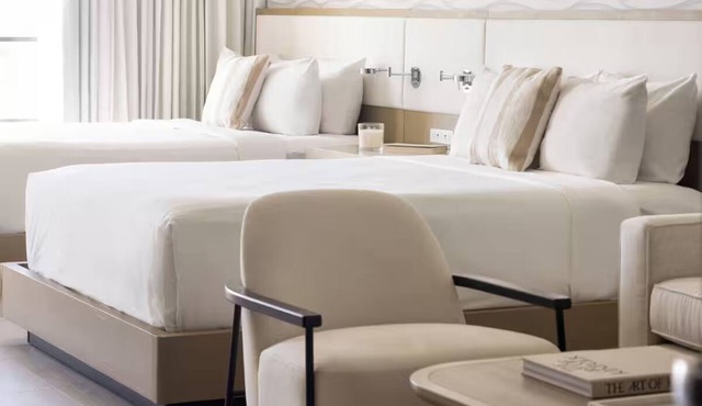 Ultimate Getaway! Onsite Pool, Rooftop Bar! Close to St. Pete-Clearwater Airport