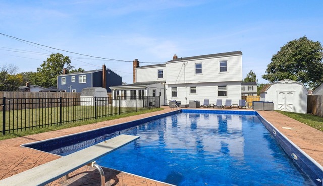 Ultimate Group Escape , Heated Pool - 12 Guests