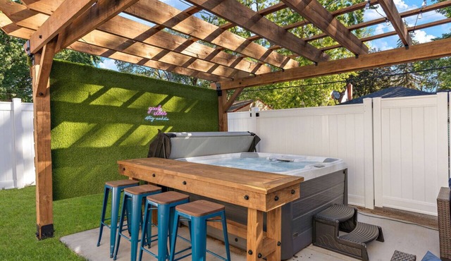 Ultimate Group Getaway: Sleeps 16, Hot Tub, Arcade, & 5 Min from Mall of America