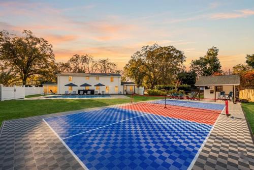 Ultimate Group Getaway Pool Pickleball 5BR