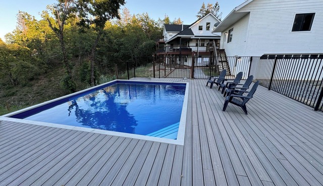 Ultimate Group Getaway: Swimming Pool, Game Room, Bocce & Mountain Views!