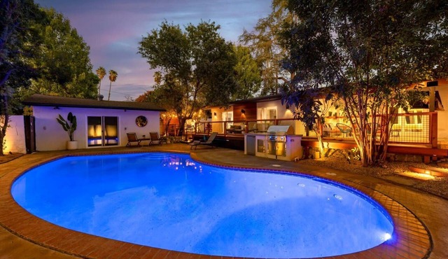 Ultimate LA Villa: Htd Pool, Ping Pong, BBQ, Gym