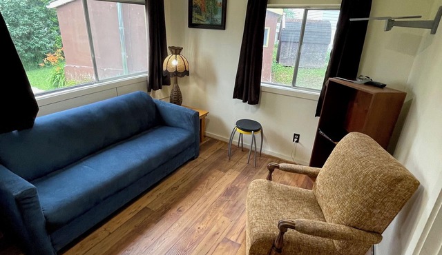 Ultimate Lake Escape: 3-Bed Family Cottage with Bunks, Sleeps 8!