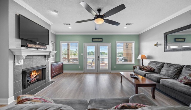 Ultimate Lakefront Retreat in Hot Springs with Private Boat Slip!