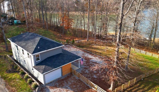 Ultimate Lakeview Stay | Best for Family Getaways!