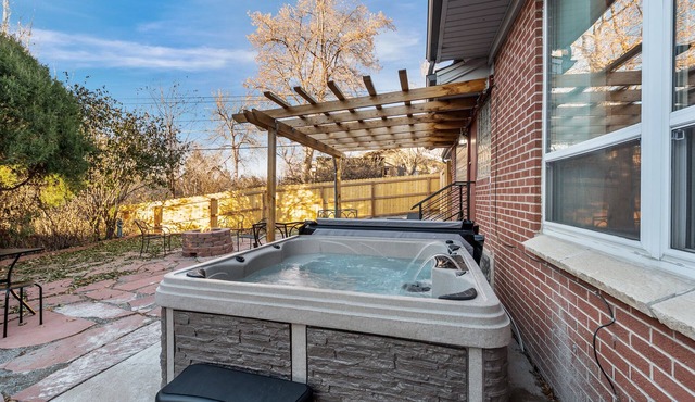 Ultimate Lakewood Retreat | Air Hockey + Hot Tub | Fenced Yard