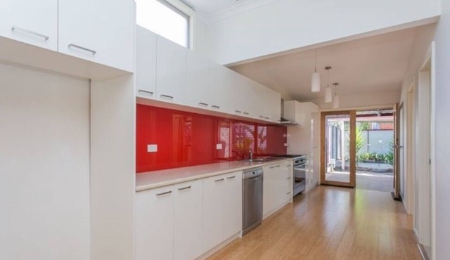 Ultimate location , parking and public transport, shopping and restaurants