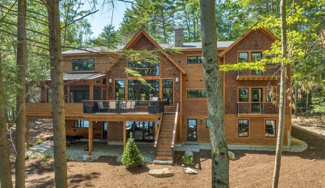 Ultimate luxury on Winnipesaukee Sleeps 18 Huge Beach AUGUST 29 WEEK SPECIAL
