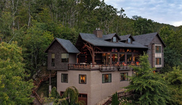 Ultimate Mountain Retreat -Panoramic Views, Golf Simulator, Sauna, Hot Tub, Gym