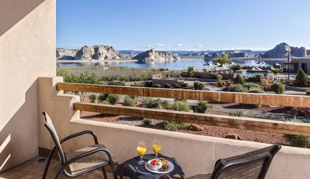 Ultimate Nature Retreat in Lake Powel | Stunning View from Balcony, Outdoor Pool