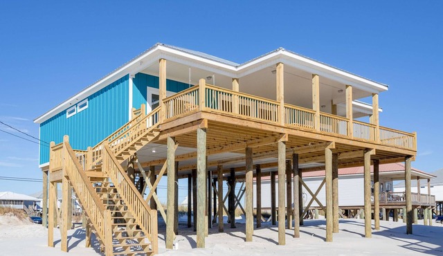 Ultimate oceanfront getaway for large groups w/amazing views and sundeck