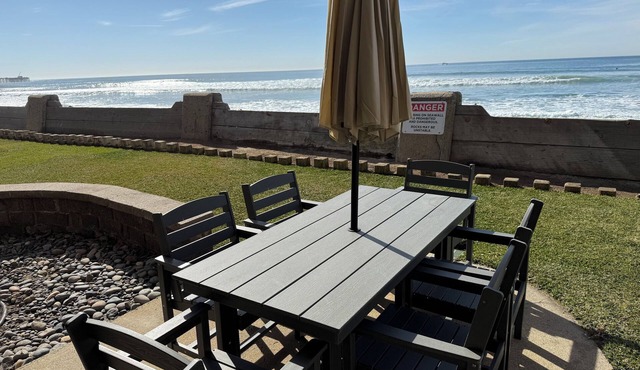 Ultimate Oceanfront Cottage – Private Lawn, Panoramic Water Views