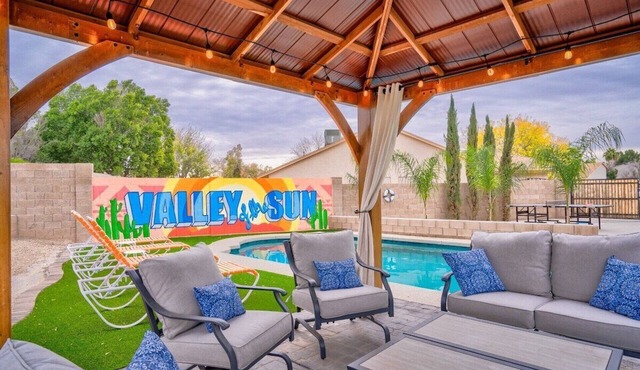 Ultimate PLAYcation Walk to Bruno Mars Pool Spa