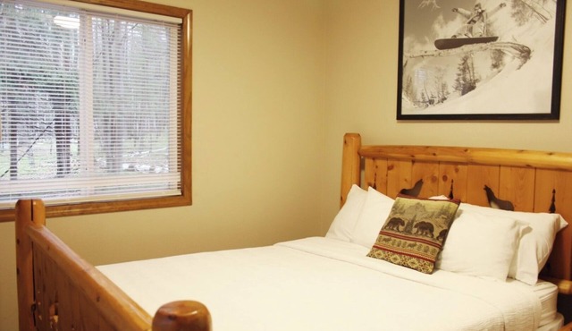 Ultimate Relaxation at Pine Mountain | Indoor Pool | Ski-in/Ski-out & Golfing