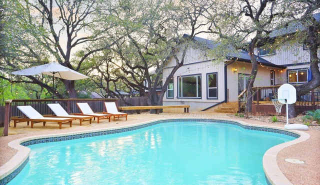 Ultimate Retreat 5-bed, Pool, Hot Tub, Mini Golf, Game Room, Playground and More