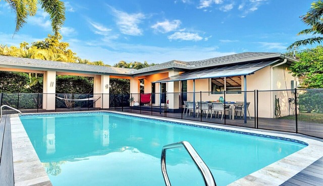 Ultimate Retreat 6BR/3BA Villa near Beach