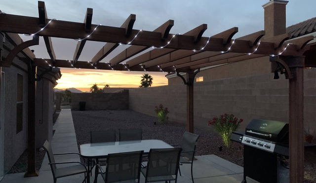 Ultimate Sunridge Estates Large Family Getaway! 6 Minutes to Lake Mohave!