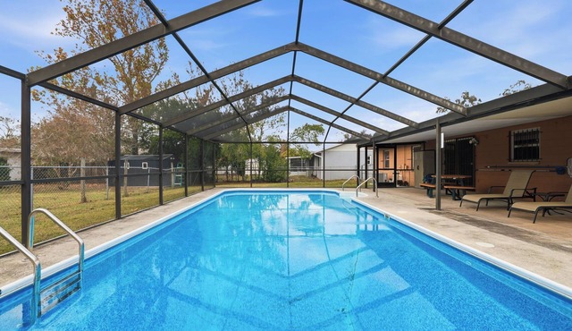 Ultimate Tampa Getaway/Pool/Hot-Tub/3-Bdrm,2 Bth House-Prime Location in Seffner