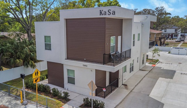 Ultimate Tampa Stay | Dual Units 6BR Sleeps 17