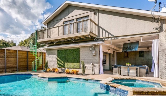 Ultimate Texas Experience With Heated Pool & Spa