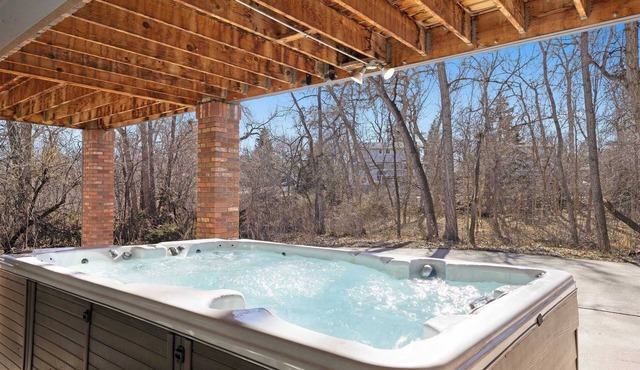 Ultimate Treehouse Mansion w/Swim Spa, Sleeps 31