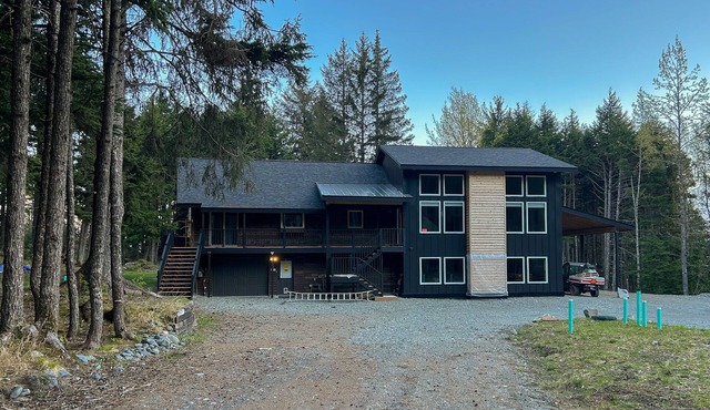 Ultimate vacation retreat w/fireplace, gas grill, large yard, & firepit