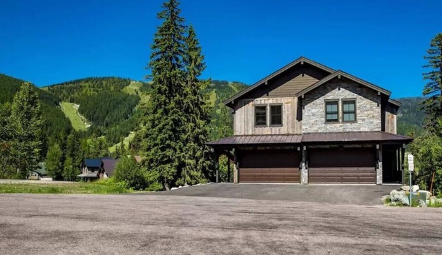 Ultimate Whitefish Mountain Home, Sleeps 44, 17BD 12BA, Incredible Space!