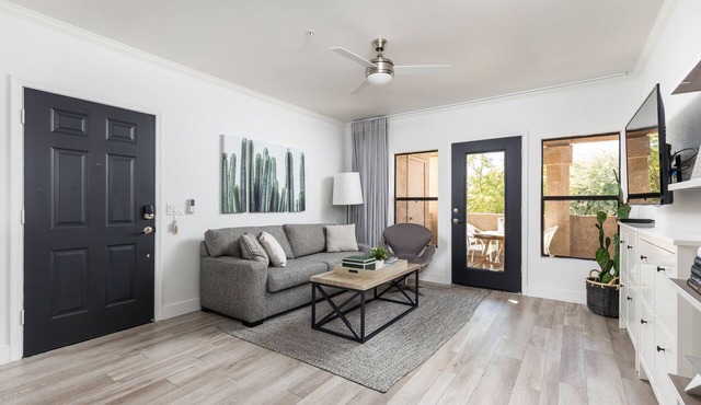 Ultra-Clean, Designer Condo. Walk to grocery, restaurants, coffee, and shopping!