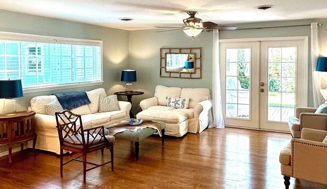 Ultra Clean, Light and Airy Coastal House with garage ~5 block walk to beach ~