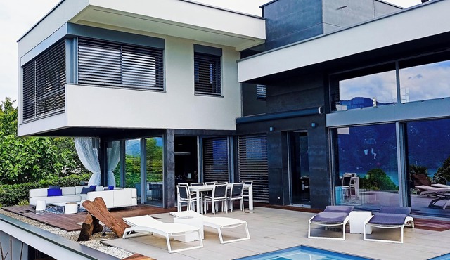 Ultra-contemporary house overlooking Lac du Bourget (seen in films.)