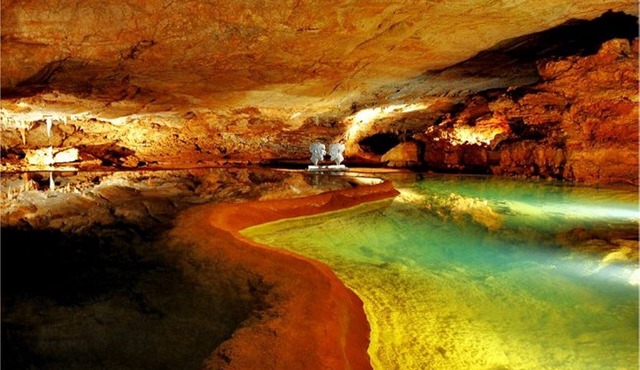 Ultra-contemporary house in a quiet area with pool close to touristic sites