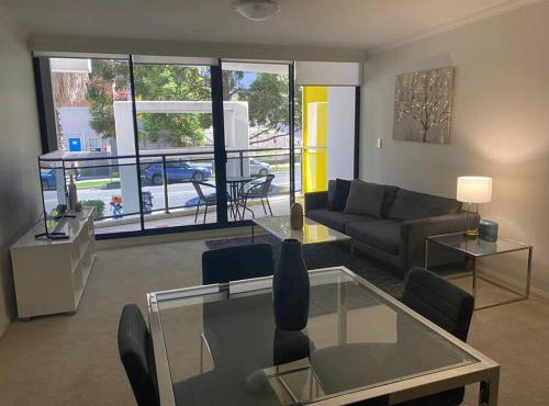 Ultra Convenient St Leonards Apartment HER09008