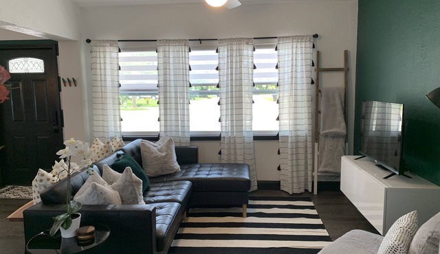 Ultra-cute, newly renovated modern 2/1 home
