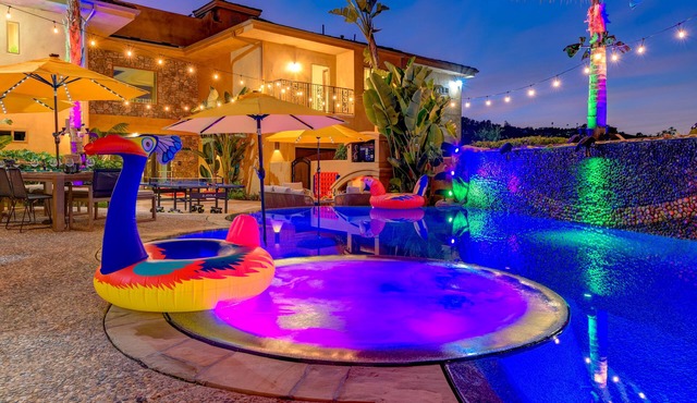 ULTRA Exclusive Massive Dream Home! Pool+Spa+Views+Sleeps 30!
