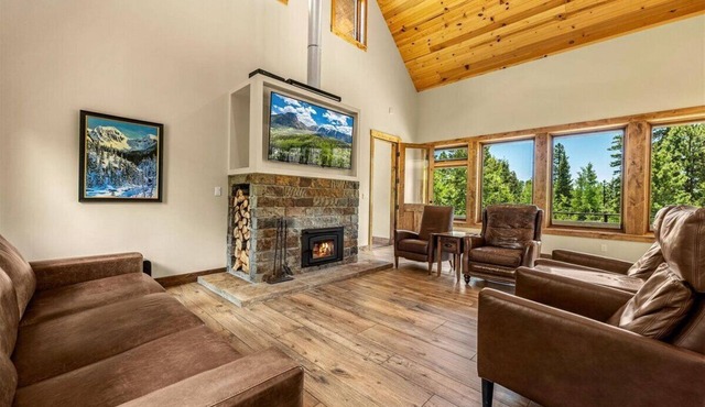 Ultra Green Modern Mountain Home