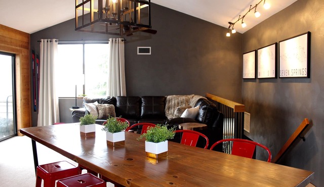 Ultra-hip, Family-Friendly, Modern Space- SKI IN SKI OUT!