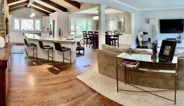 ULTRA LUX House Equipped with Large Chef’s Kitchen