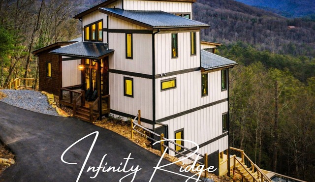 Ultra-Luxe Pool Retreat Epic Views, Stylish Vibe