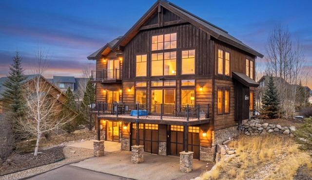 Ultra luxurious 4 bedroom home, views, 2 living spaces and more!