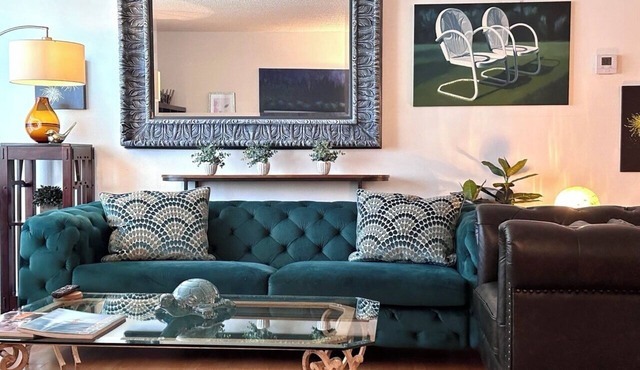 ULTRA LUXURIOUS APT. IN W. HOLLYWOOD/BEVERLY HILLS/GATED PARKING/2 VEHICLES