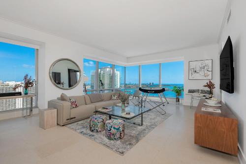 Ultra-Luxury 3 Bedroom Private Residence with Panoramic Views Four Seasons Miami