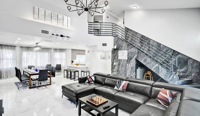 Ultra-Luxury 5BR Villa Heated Pool Game Room near Beach
